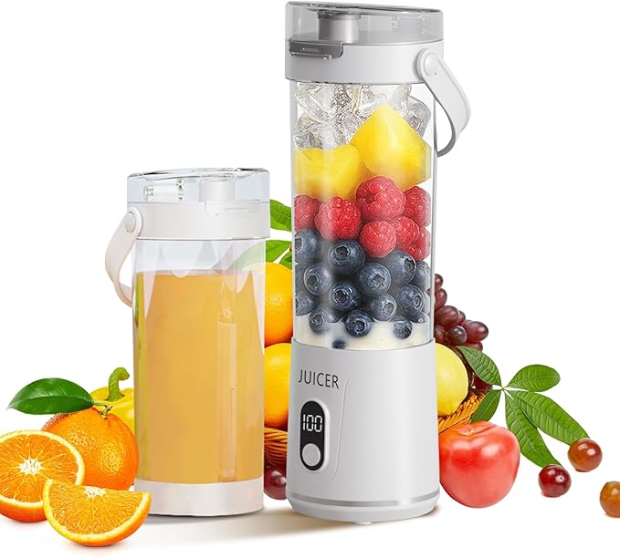 Portable Personal Electric USB Juicer,600ML Mini Blender Portable Blender For Shakes and Smoothies juice,12 Blades Great for Mixing,Compact、Convenient and Versatile (white)