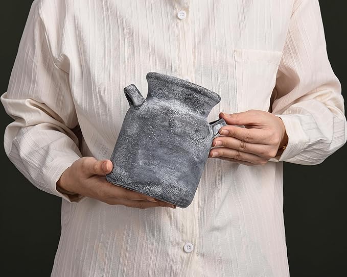 Quoowiit Ceramic Rustic Farmhouse Vase, Distressed Decorative Flower Vases for Home Decor, Ideal Shelf Decor, Black Boho Vase for Living Room Bedroom Kitchen Office Centerpiece Table Decorations