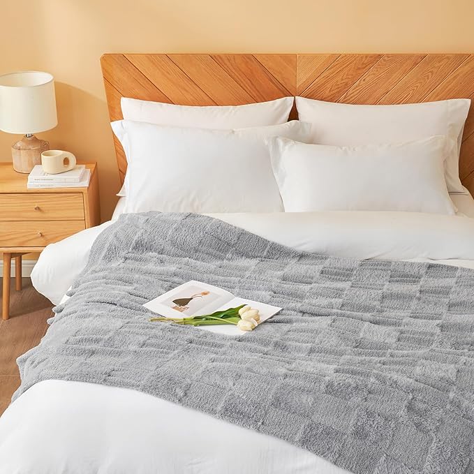 Snuggle Sac Faux Fur Checkered Blanket Twin Size with Soft Knitted Microfiber Fabric,Cozy Soft Warm Blanket for Sofa Bedroom Living Room,Solid Light Grey,60x80 inches